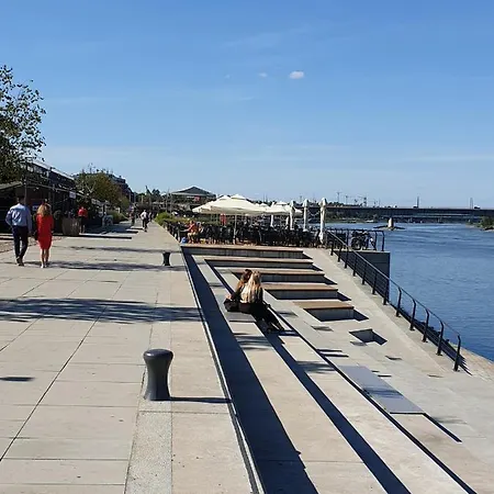 Latte Juliana Bartoszewicza Lejlighed *